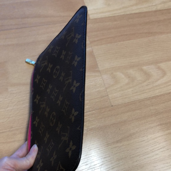 PINK 🌸🌸 NEW 🌸🌸 Louis VuittonPochette Wristlet - Picture 13 of 15